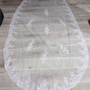 Beautiful 9’ lace appliqué veil